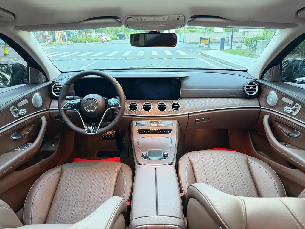 Mercedes-Benz E-Class 2023 — фото 10