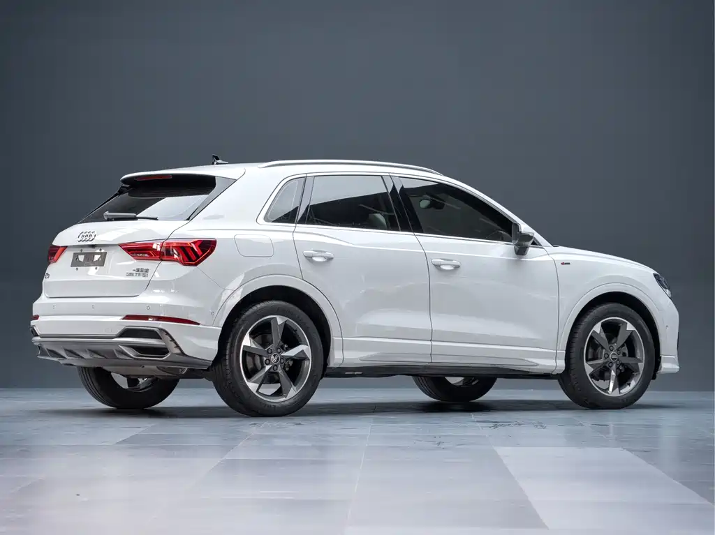 Audi Q3 2023 — фото 10