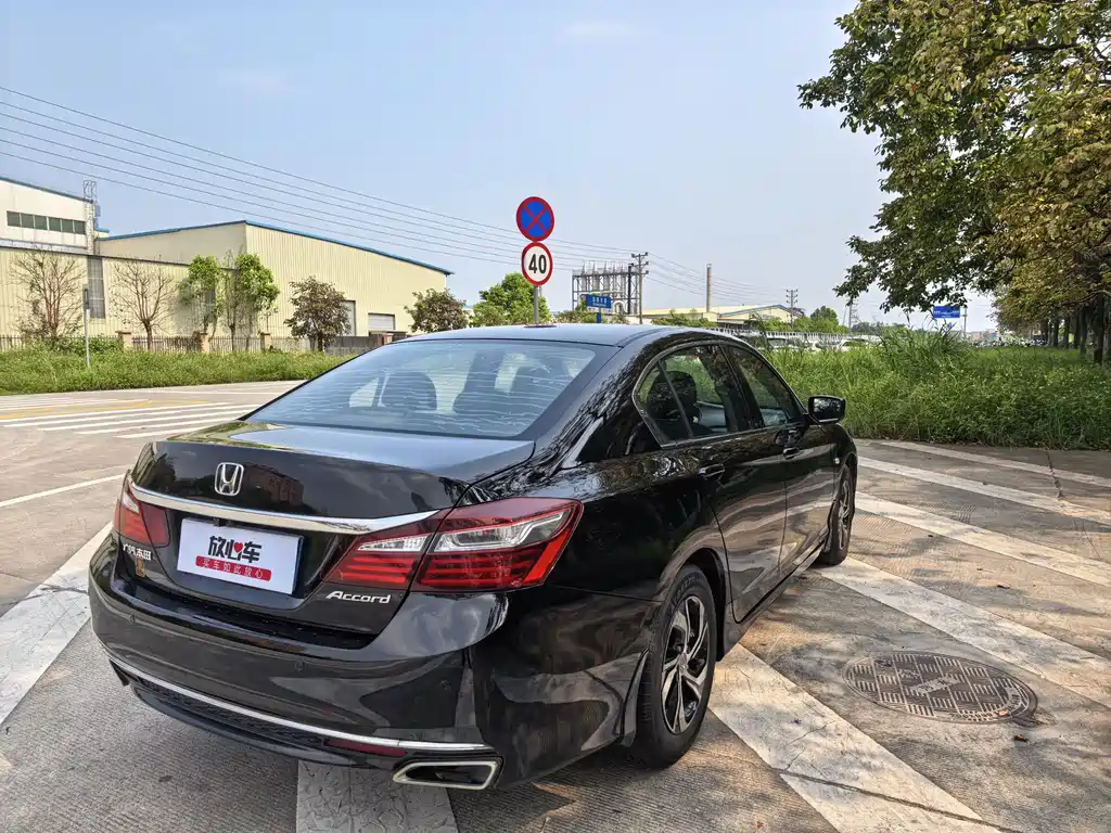 Honda Accord 2017 — фото 7