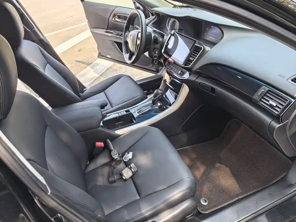 Honda Accord 2017 — фото 11