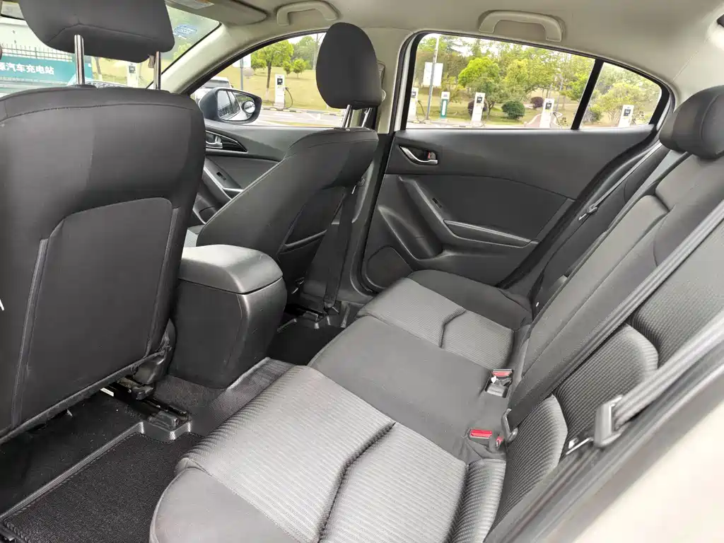 Mazda 3 Axela 2016 — фото 13