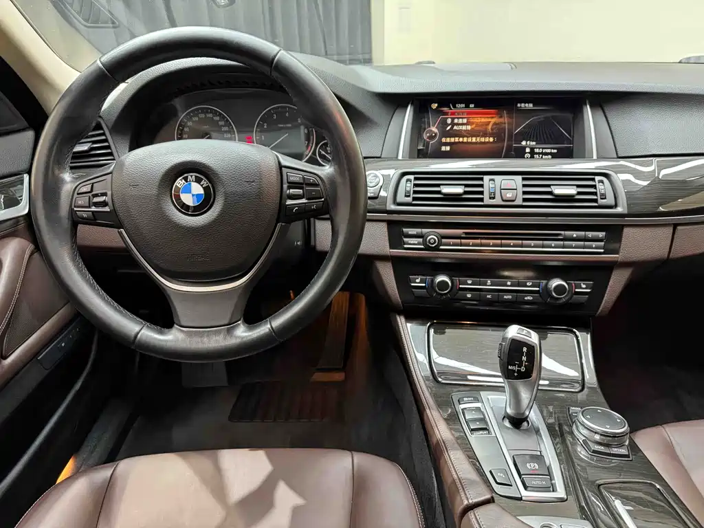 BMW 5 Series 2016 — фото 20