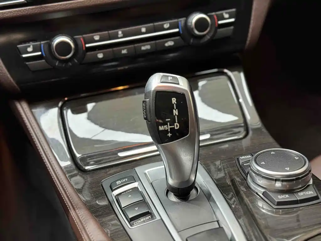 BMW 5 Series 2016 — фото 26