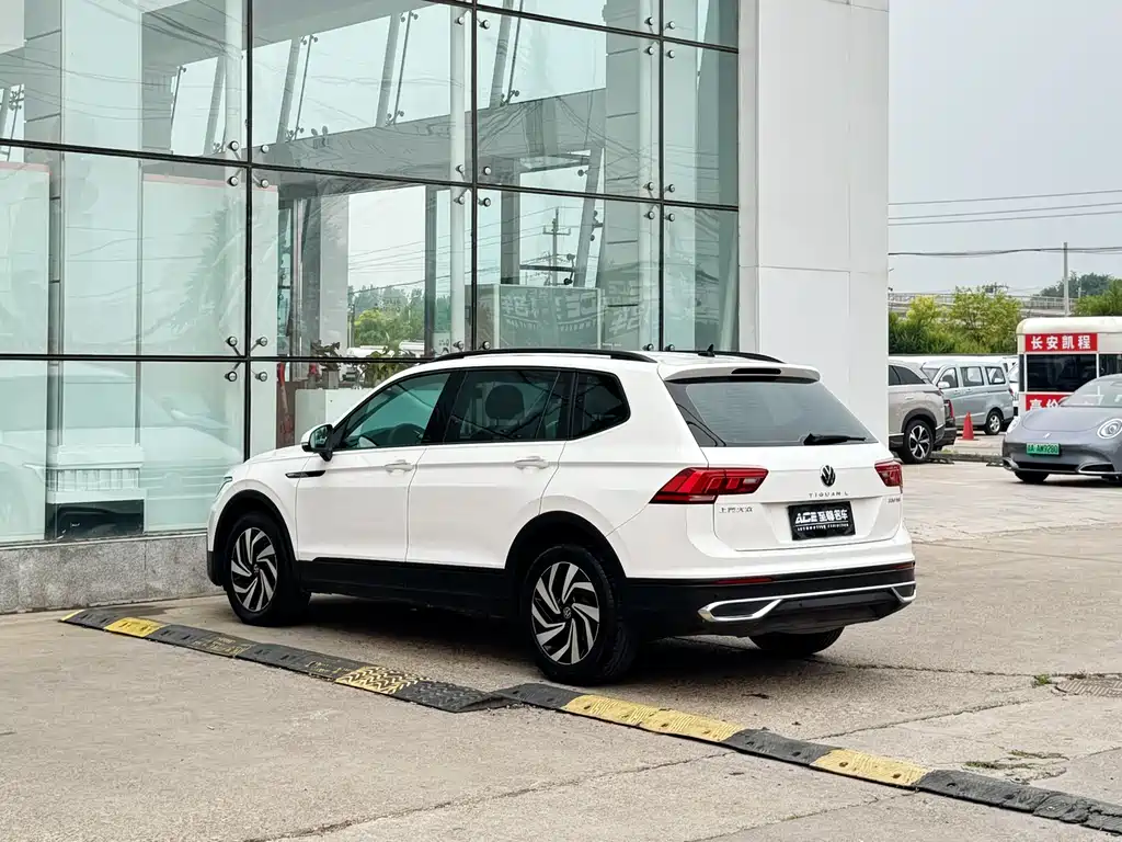 Volkswagen Tiguan L 2022 — фото 6