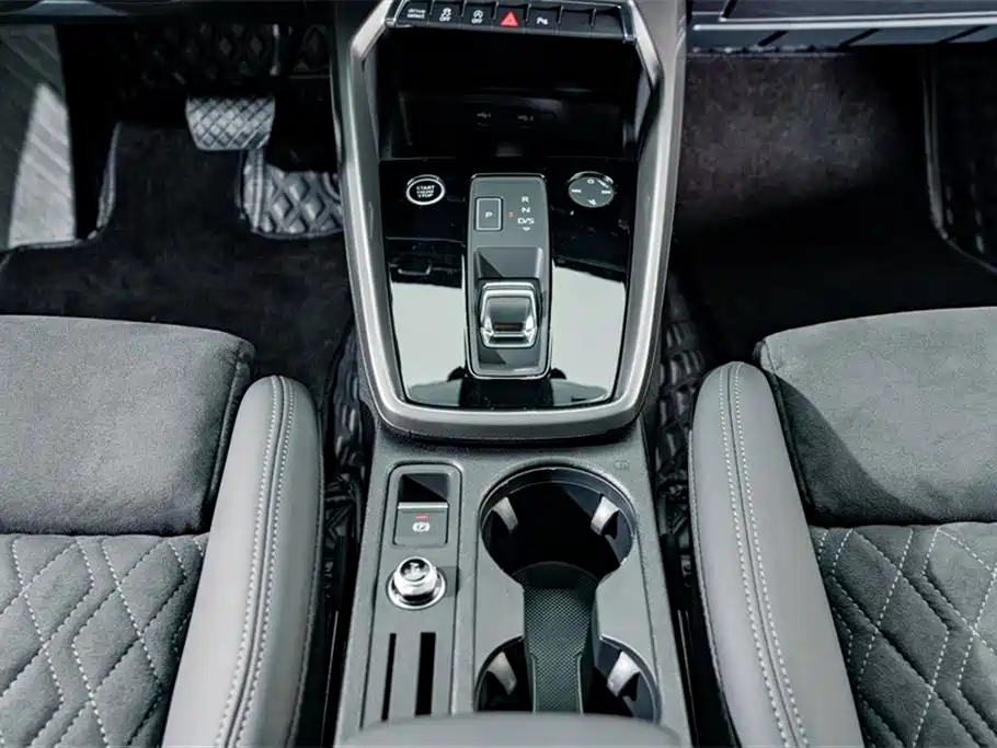 Audi A3 2023 — фото 12