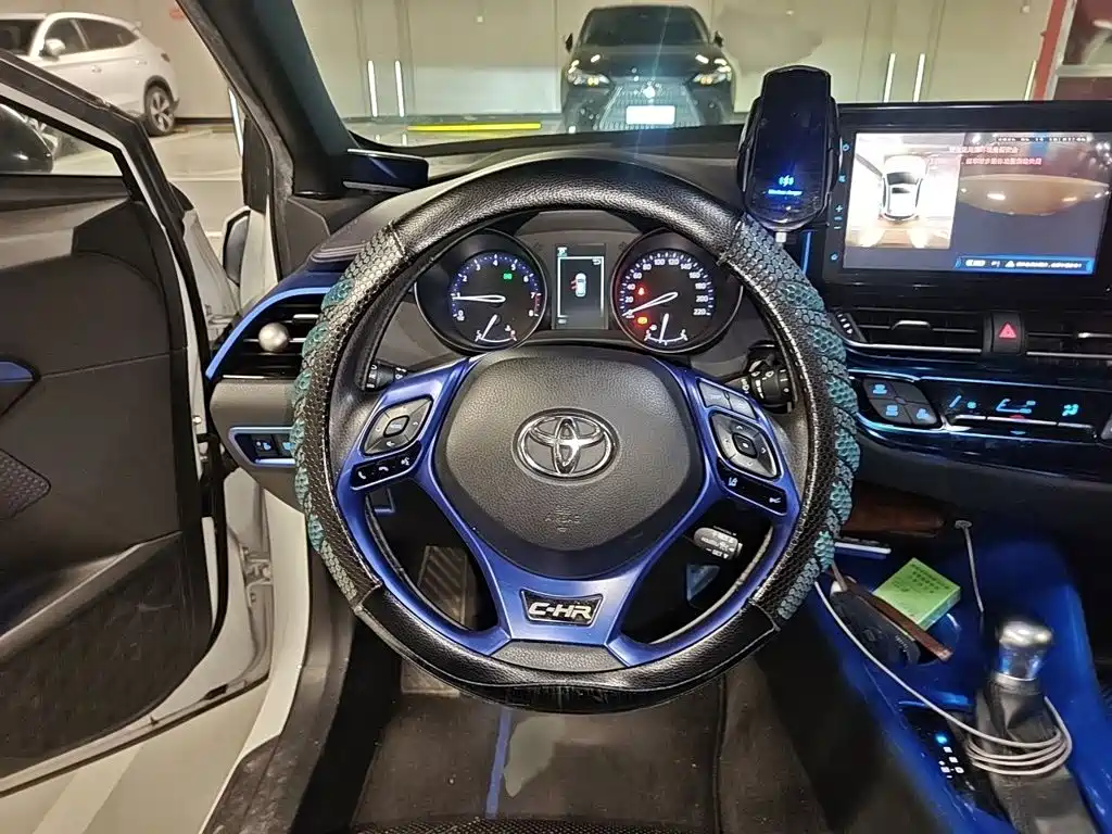 Toyota C-HR 2019 — фото 3