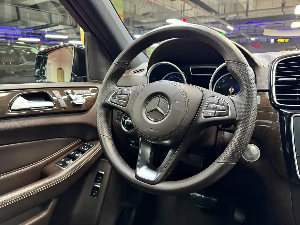 Mercedes-Benz GLS 2017 — фото 24
