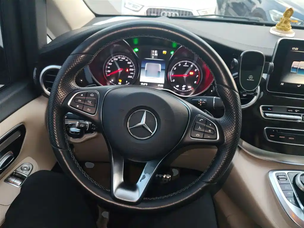 Mercedes-Benz V-Class 2019 — фото 11