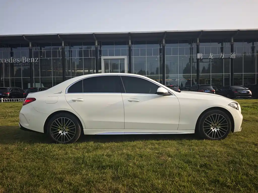 Mercedes-Benz C-Class 2023 — фото 4