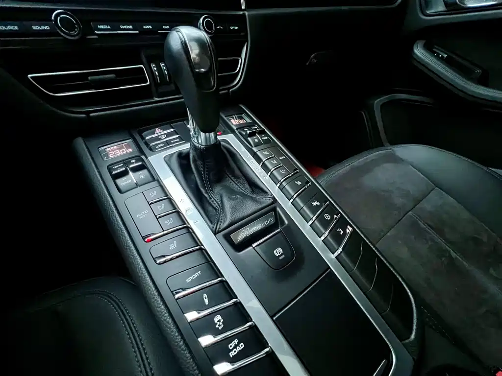 Porsche Macan 2020 — фото 29