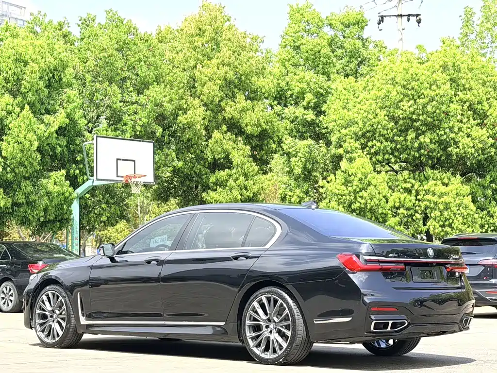 BMW 7 Series 2017 — фото 8