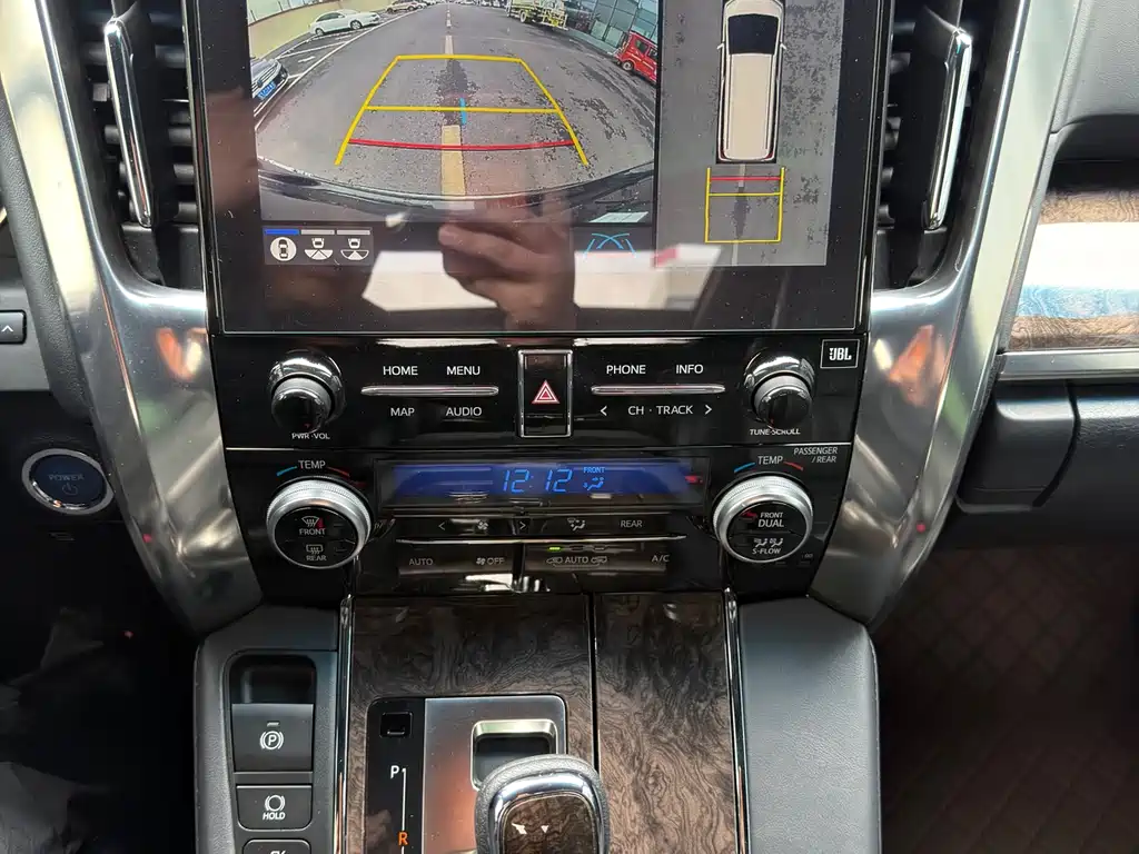Toyota Alphard 2023 — фото 10