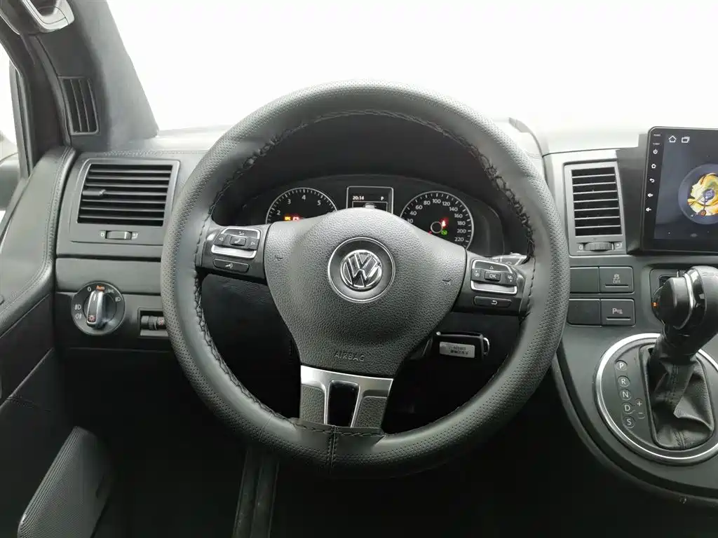Volkswagen Multivan 2016 — фото 11