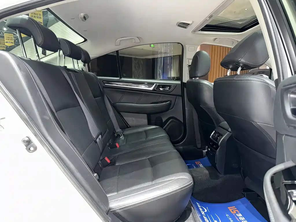 Subaru Legacy 2018 — фото 15