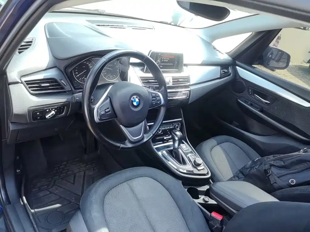 BMW 2 Series Active Tourer 2017 — фото 10