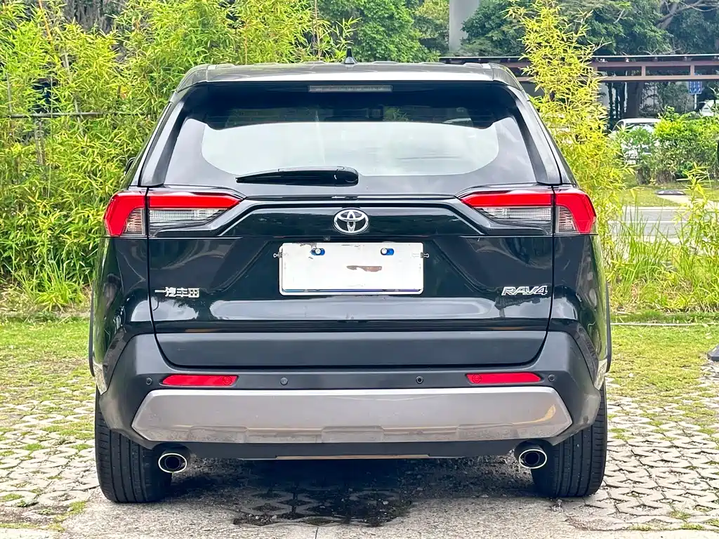 Toyota RAV4 2021 — фото 18