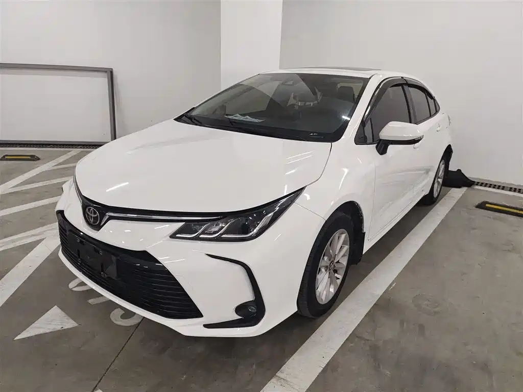 Toyota Corolla 2023 — фото 1