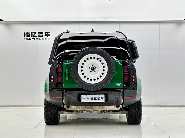 Land Rover Defender 2023