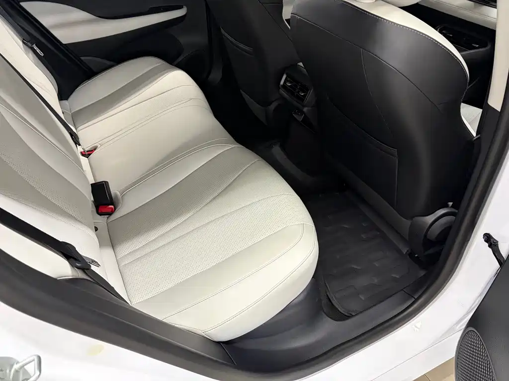 BYD Seal 05 DM-i 2025 — фото 12