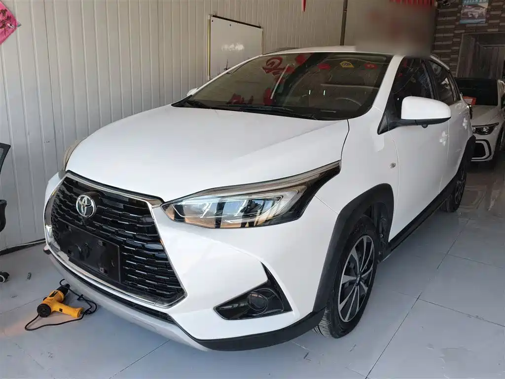 Toyota Yaris L 2022 — фото 2