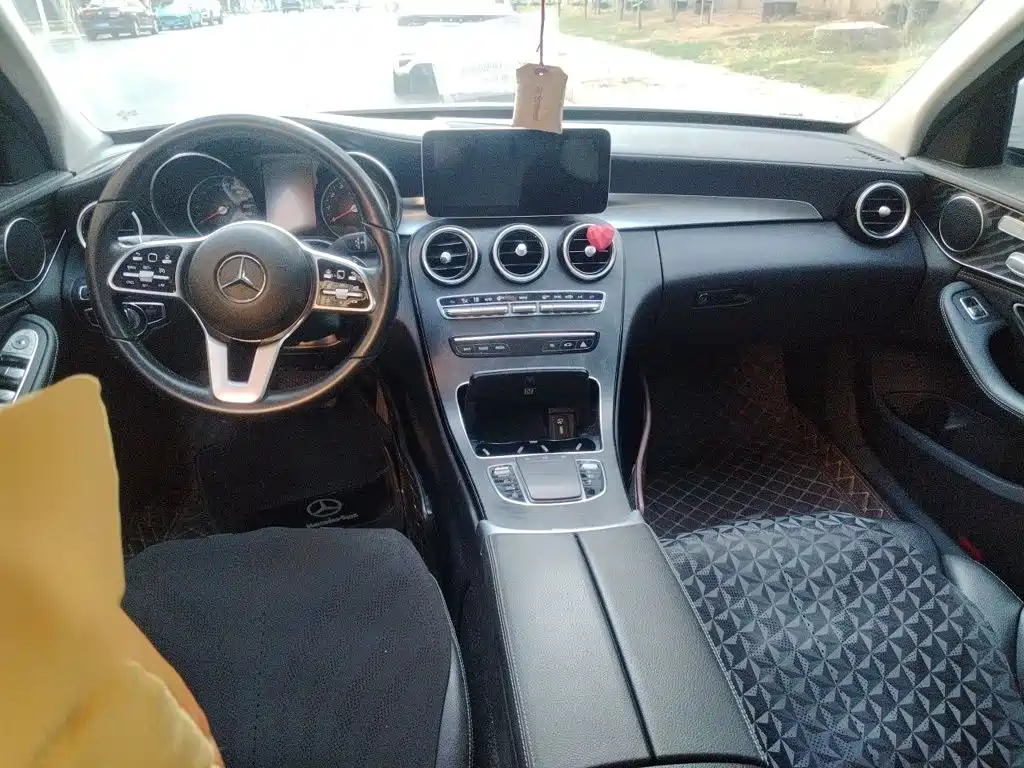 Mercedes-Benz C-Class 2019 — фото 13