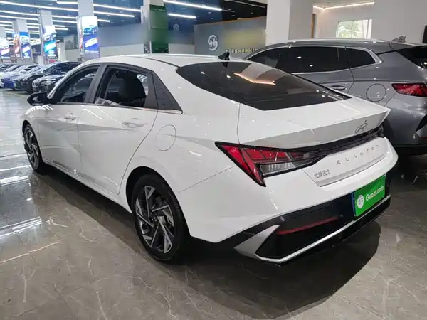 Hyundai Elantra 2025