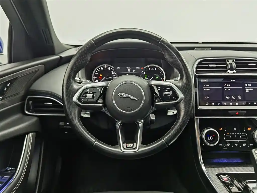 Jaguar XEL 2020 — фото 11