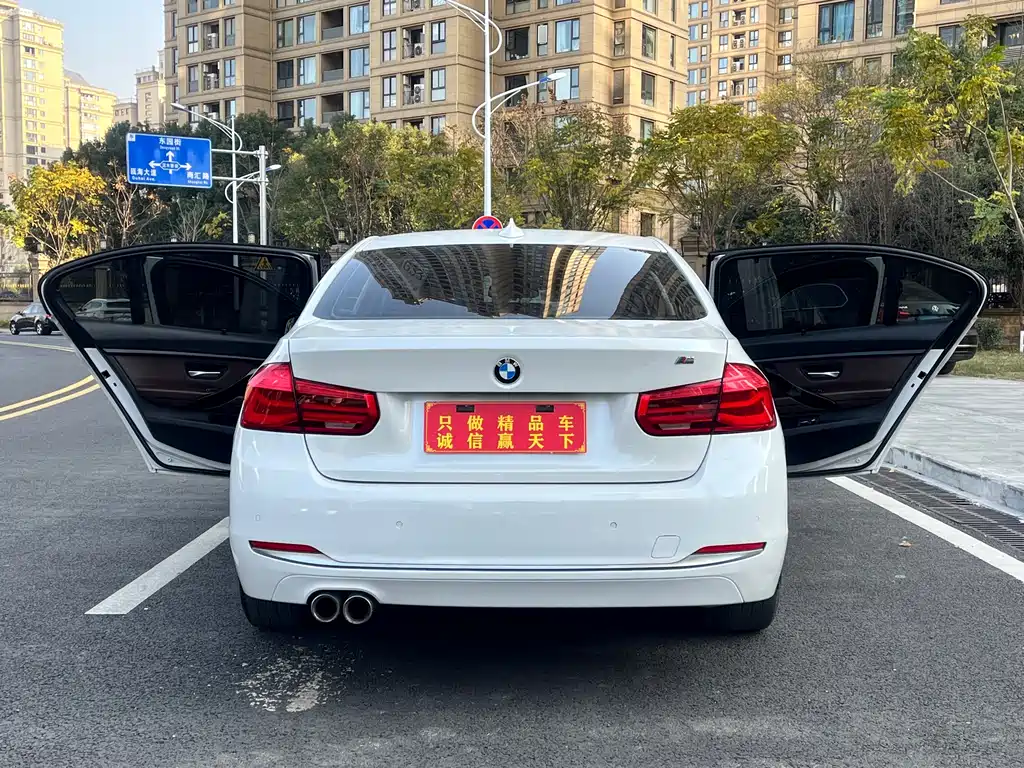 BMW 3 Series 2019 — фото 10