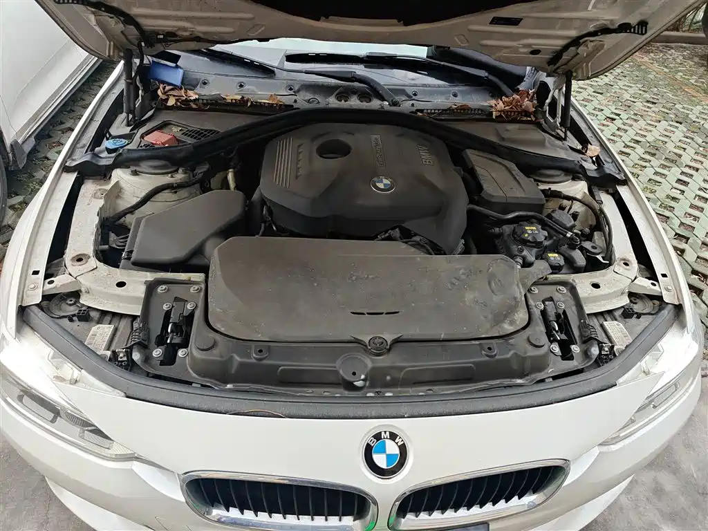 BMW 3 Series 2017 — фото 11