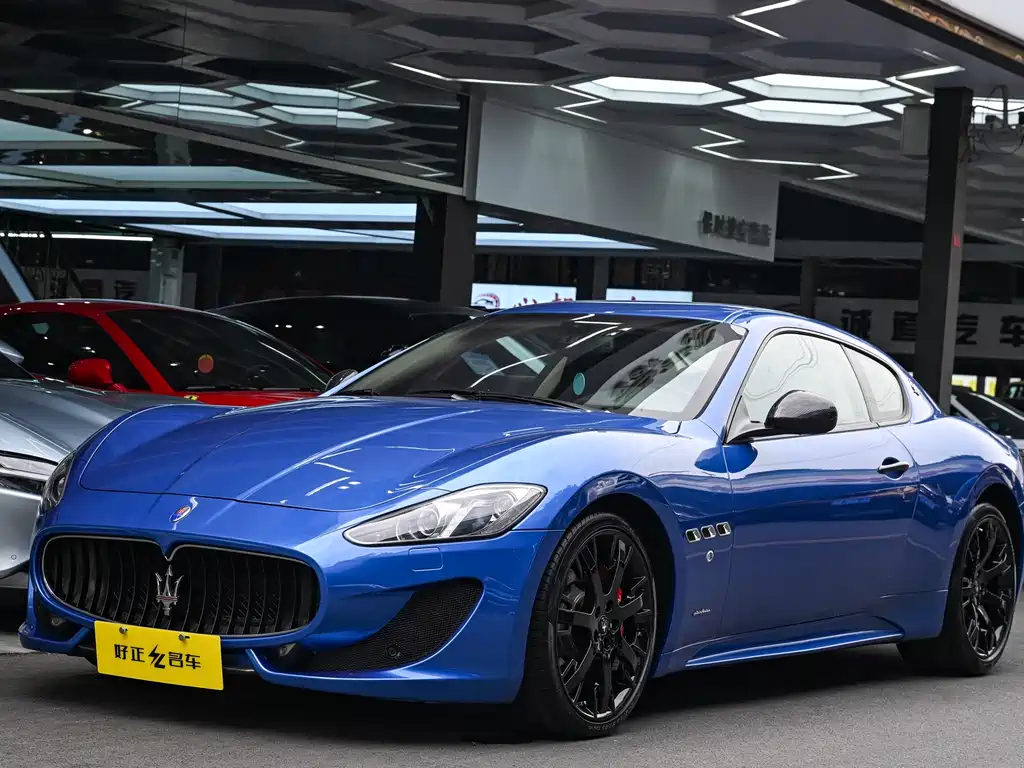 Maserati GranTurismo 2017 — фото 1