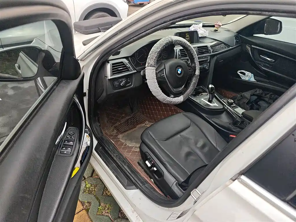 BMW 3 Series 2017 — фото 14