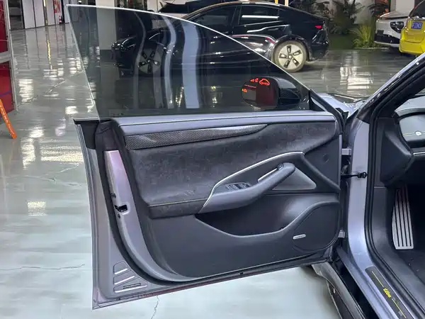 Xiaomi SU7 Ultra 2025