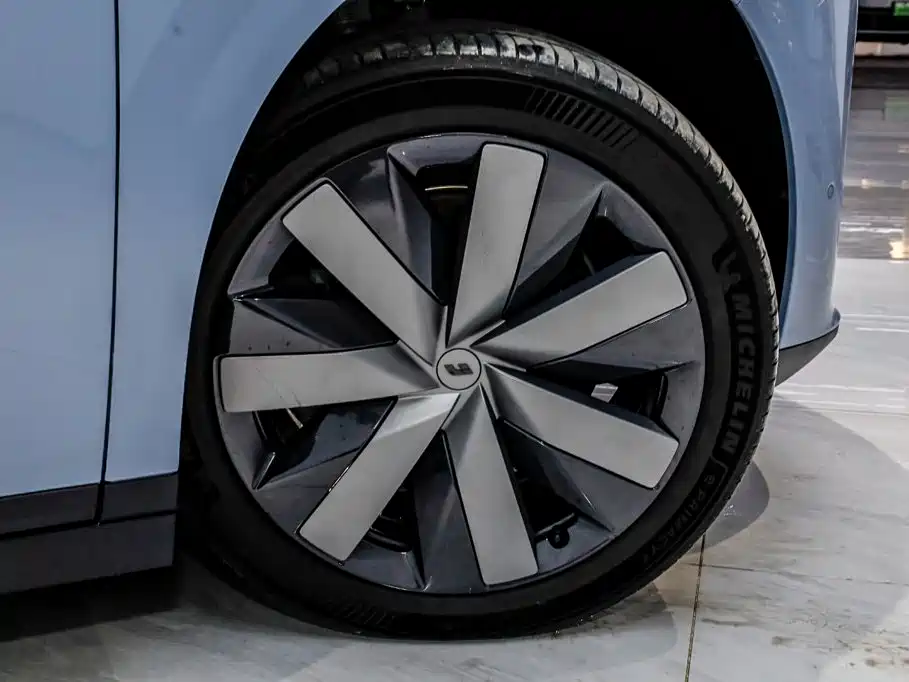 Li Auto i8 2025 — фото 36