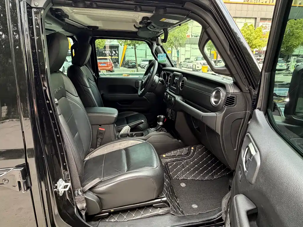 Jeep Wrangler 2021 — фото 12