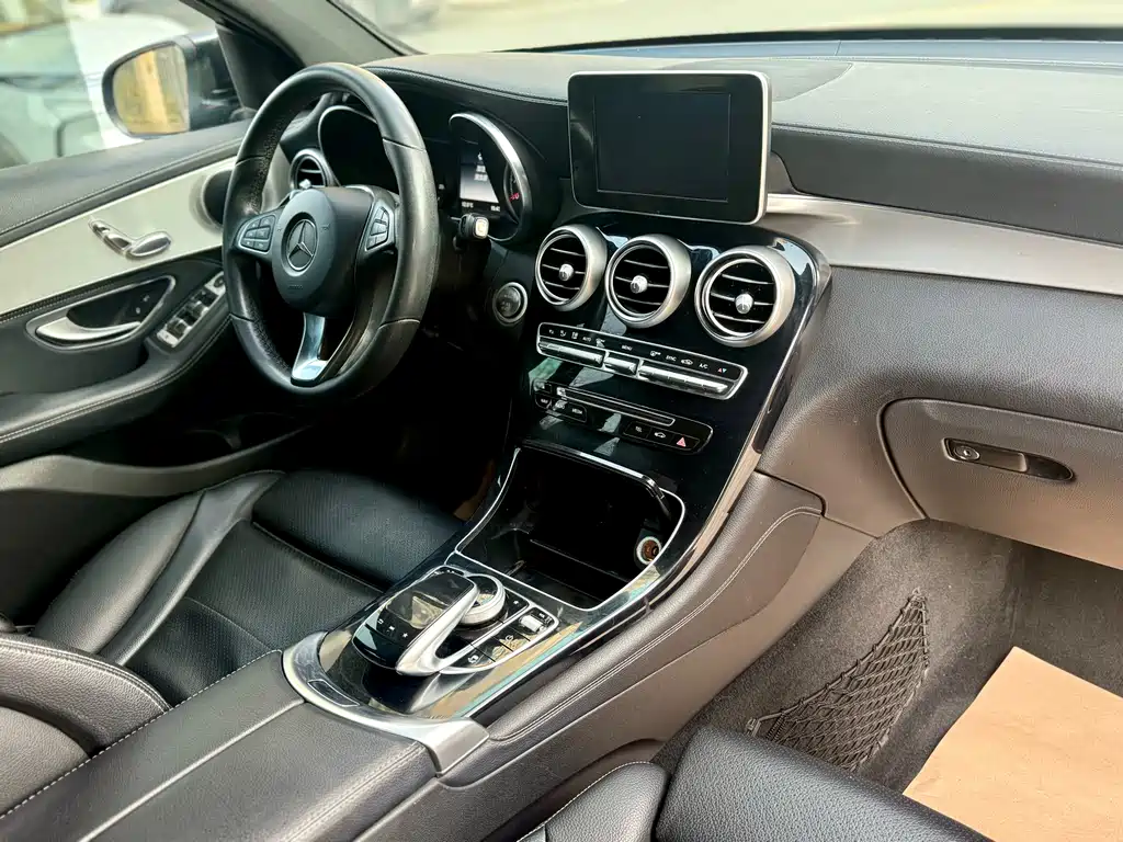 Mercedes-Benz GLC 2018 — фото 18
