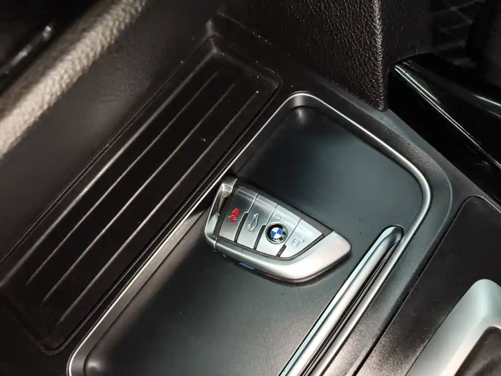 BMW 3 Series 2018 — фото 17