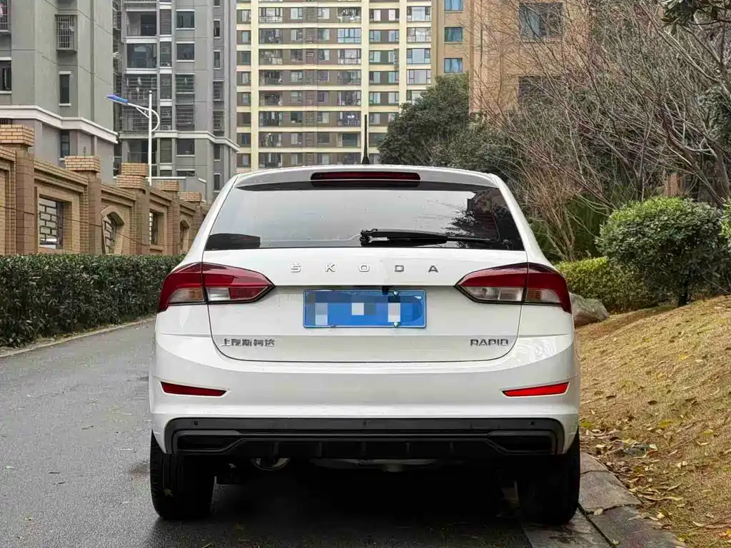 Skoda Rapid Spaceback 2021 — фото 4