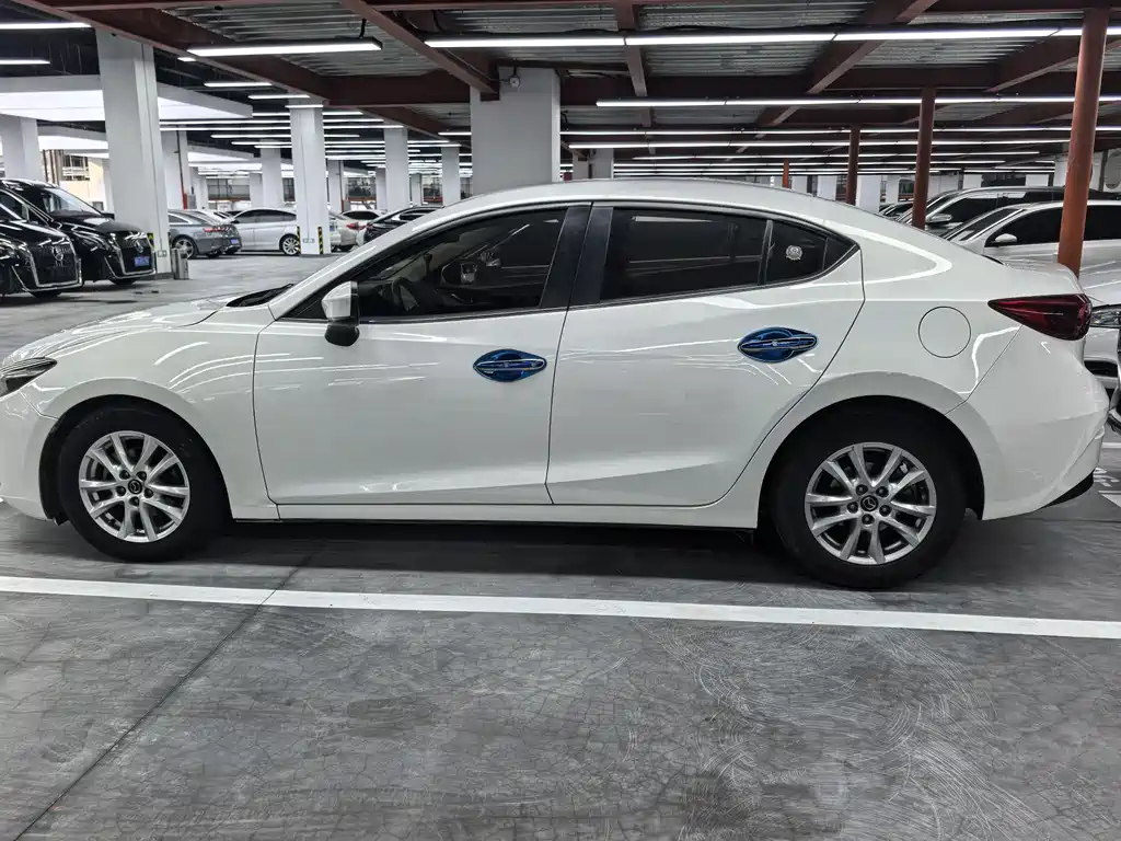 Mazda 3 Axela 2017 — фото 15