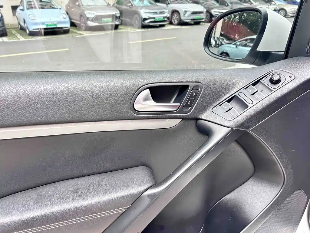 Volkswagen Tiguan 2017 — фото 14