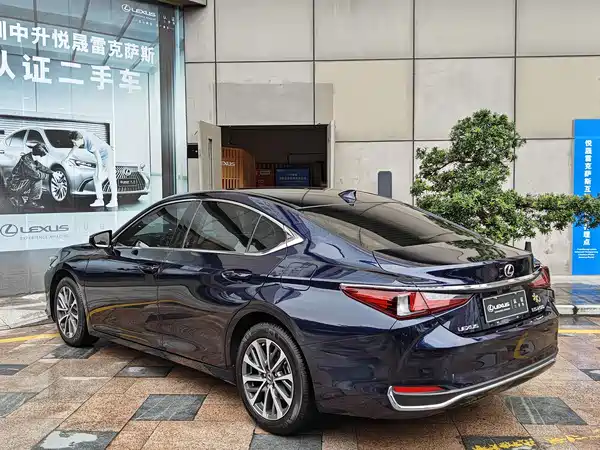 Lexus ES 2024