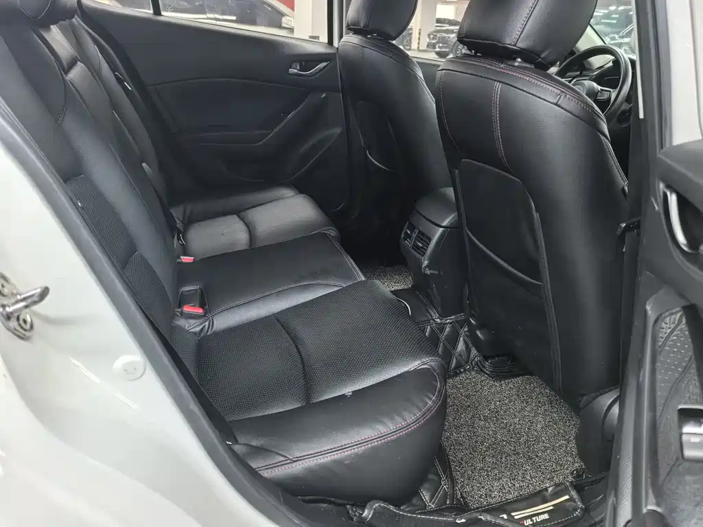 Mazda 3 Axela 2017 — фото 12