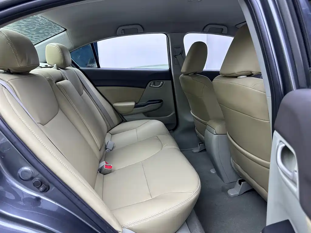 Honda Civic 2014 — фото 12