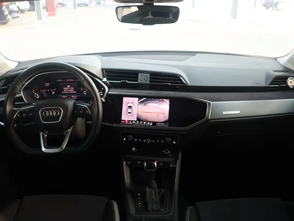 Audi Q3 2023 — фото 10