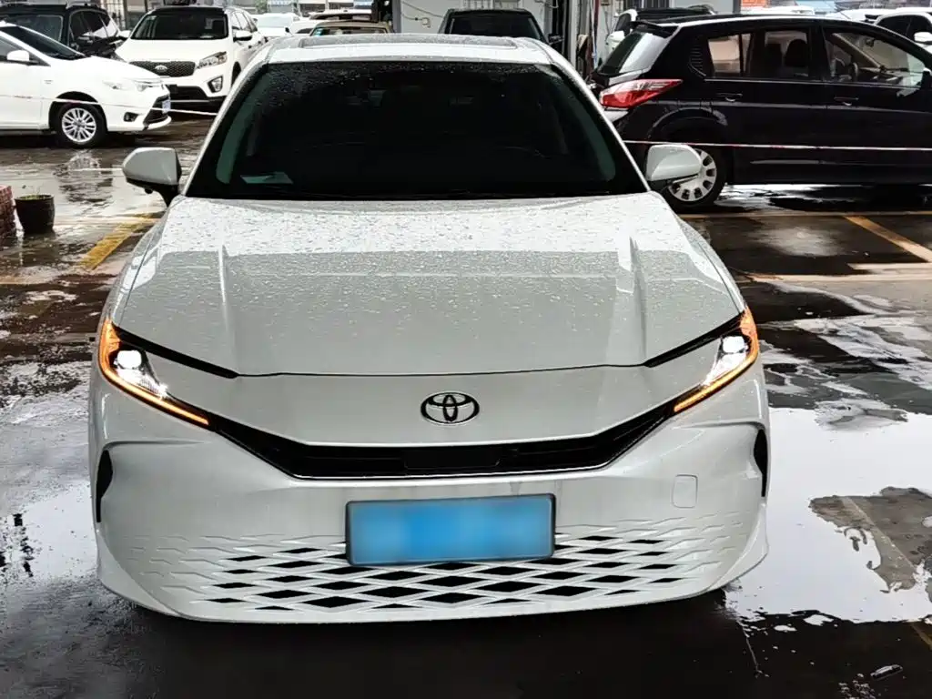 Toyota Camry 2025