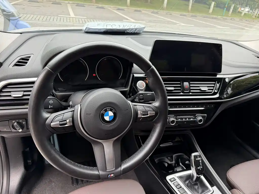BMW 1 Series 2022 — фото 17