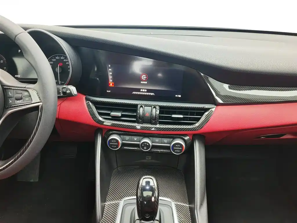 Alfa Romeo Giulia 2019 — фото 12