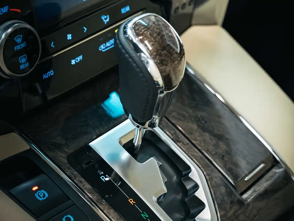 Toyota Alphard 2020 — фото 17