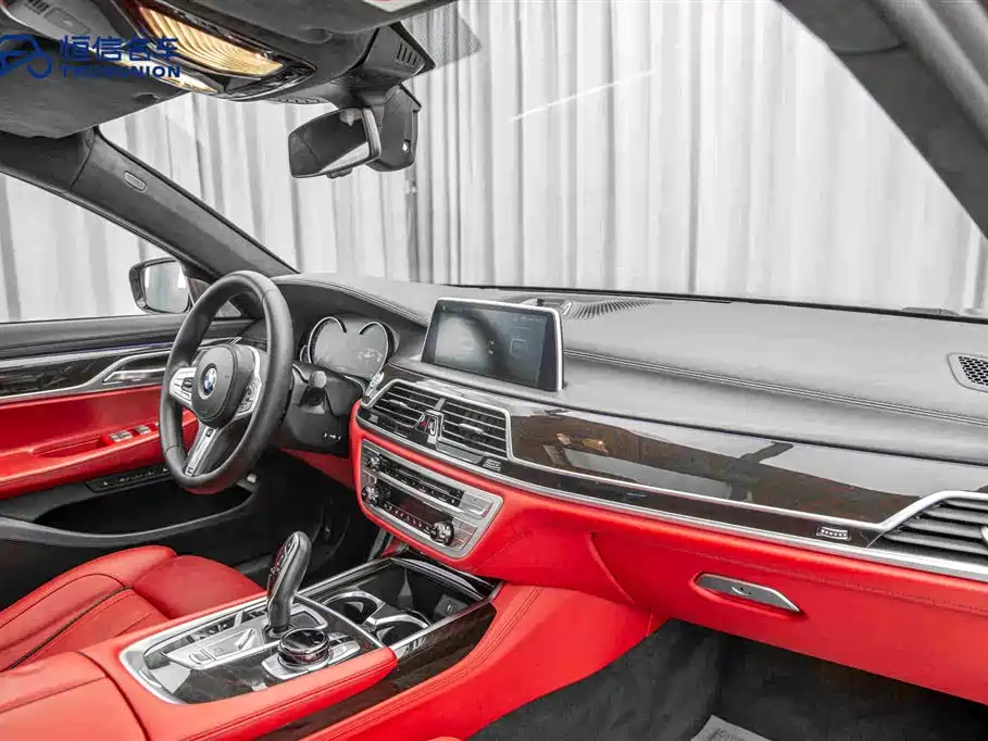 BMW 7 Series 2018 — фото 14