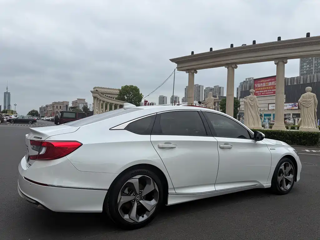 Honda Accord 2018 — фото 9