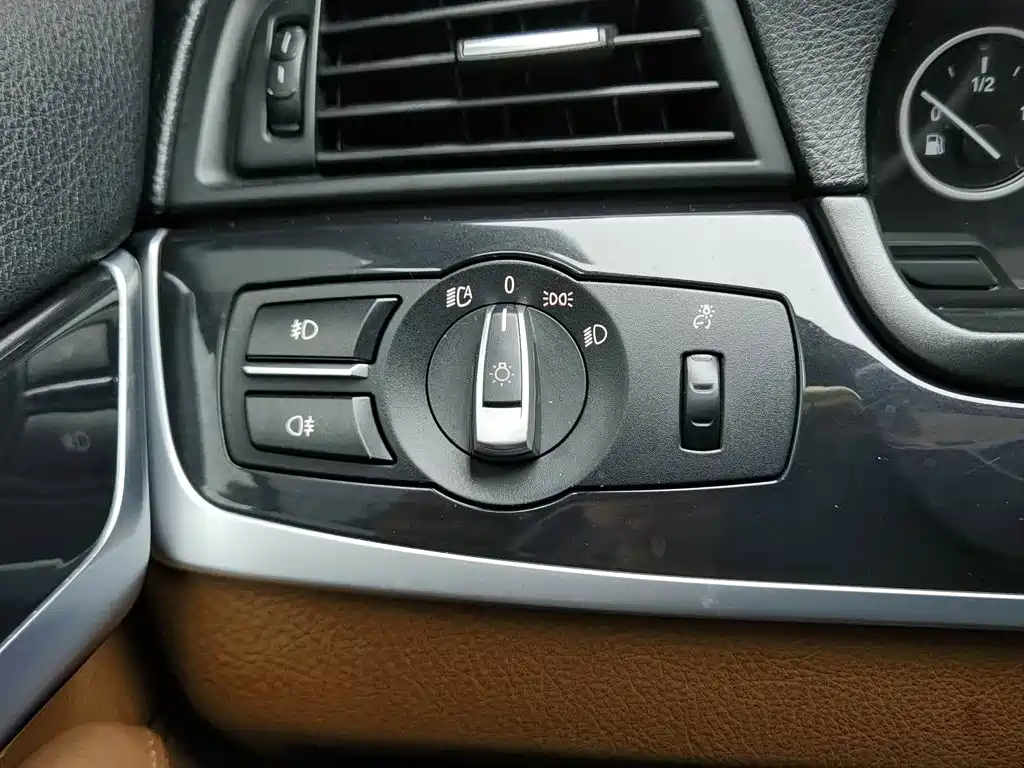 BMW 5 Series 2014 — фото 21